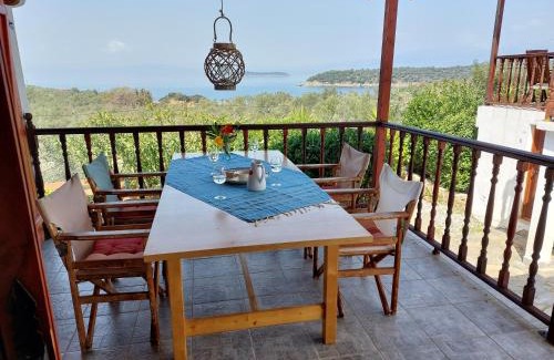 Pella Region House | Cozy Eione Retreat on Paleo Trikeri Island with Dining