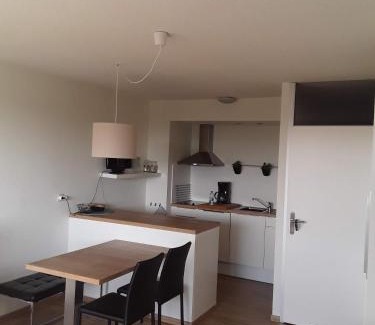 De Panne Apartment | Beautiful Vakantiestudio De Zeeparel in De Panne