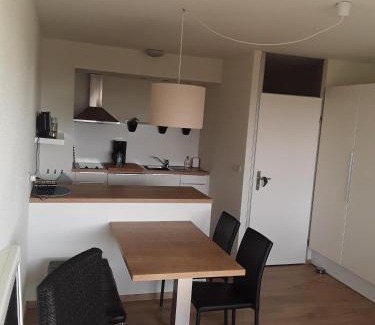 De Panne Apartment | Beautiful Vakantiestudio De Zeeparel in De Panne