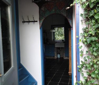 Hoevelaken House | Discover B&B De Lotus: Family-Friendly with Kitchen Access