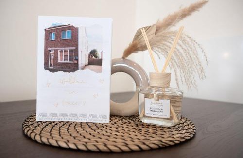 Bethoveld House | Oceanfront Retreat at Vakantiewoning Huis 8 Awaits You
