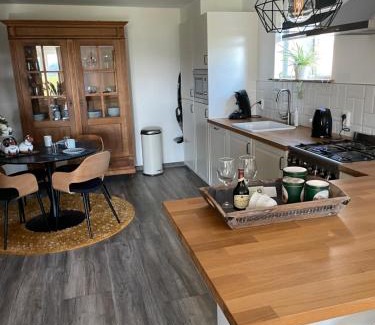 Schenkeldijk Apartment | Discover Vakantiewoning Le Garaazje: Rated 9.6/10, Family-Friendly
