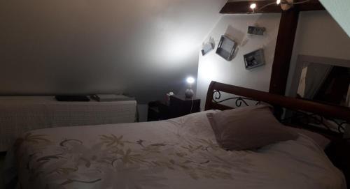 Parigne-lʼEveque Bed & Breakfast | Discover Valérie GOUFFÉ: Pet-Friendly Haven with Dining