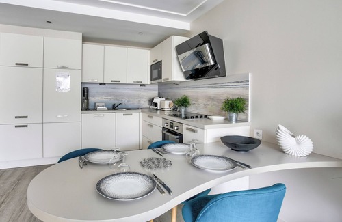 Pleneuf-Val-Andre Apartment | Val Détente: Relaxing Beachside Stay with Oceanfront Views