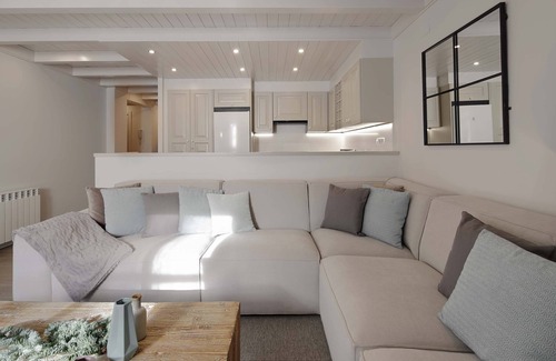 Baqueira Apartment | Experience Val de Ruda Luxe 61: Top-Rated with Spa & Kitchen