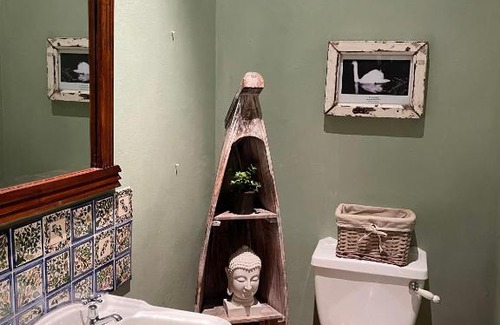 Rheenendal House | Top-Rated Vala House Vegan Guesthouse: Pet & Family Friendly