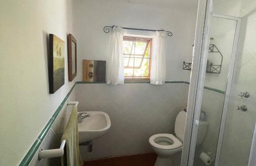 Rheenendal House | Top-Rated Vala House Vegan Guesthouse: Pet & Family Friendly