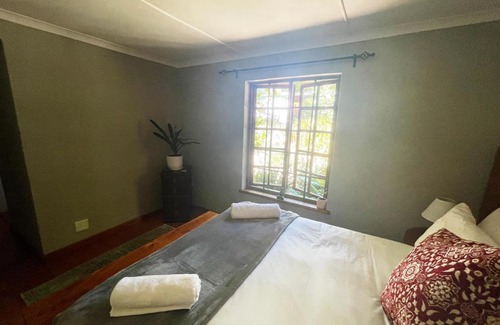 Rheenendal House | Top-Rated Vala House Vegan Guesthouse: Pet & Family Friendly