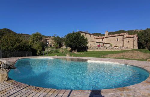 Mercatello sul Metauro Bed & Breakfast | Exceptional Valbuona B&B: Pet Friendly with Pool & Breakfast