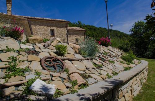 Mercatello sul Metauro Bed & Breakfast | Exceptional Valbuona B&B: Pet Friendly with Pool & Breakfast