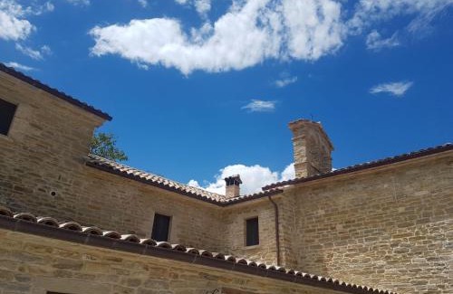Mercatello sul Metauro Bed & Breakfast | Exceptional Valbuona B&B: Pet Friendly with Pool & Breakfast
