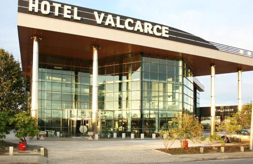 Naron Hotel | Discover Valcarce Ferrol: 4-Star Comfort with Great Amenities