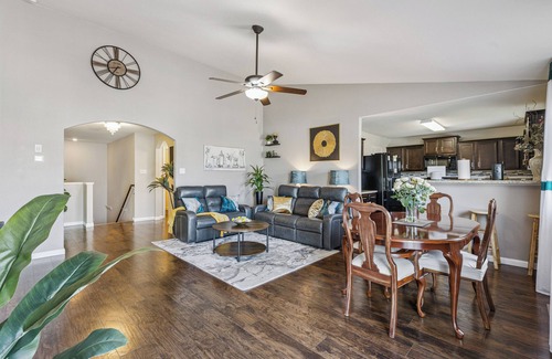 Monticello House | Valclyde Signature Home. Spacious 5BR Retreat with Office & Gym