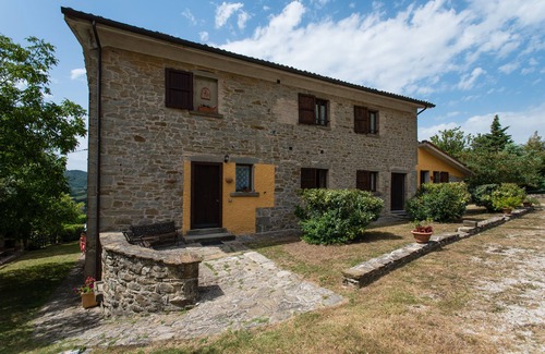 Apecchio Villa | Serene Valdarecchia: A Country House Retreat with Pool