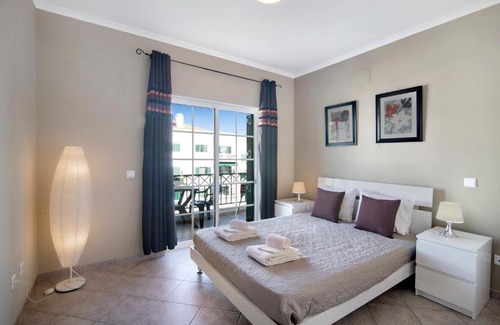 Canada Apartment | Family-Friendly Valdi: A 4-Star Pet-Friendly Retreat