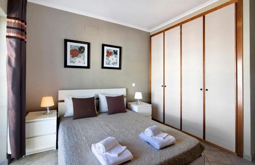 Canada Apartment | Family-Friendly Valdi: A 4-Star Pet-Friendly Retreat