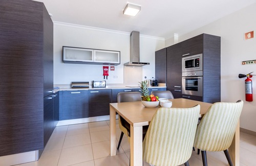 Portimao Apartment | Vale da Ribeira - Casa Boa Ideia: Family-Friendly Retreat