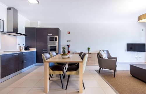 Portimao Apartment | Vale da Ribeira - Casa Boa Ideia: Family-Friendly Retreat