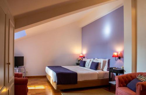 Pego House | Discover Vale De Ferreiros: 4-Star Oceanfront Retreat