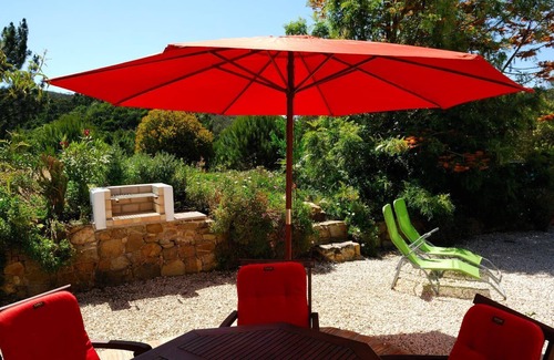 Abris House | Vale do Guizo Casa Nascente, comfortable countryside home, close to the sea