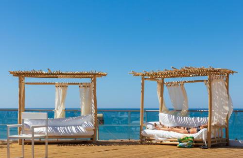Vale do Lobo Resort | Vale Do Lobo Resort: Oceanfront Retreat with Spa & Pools