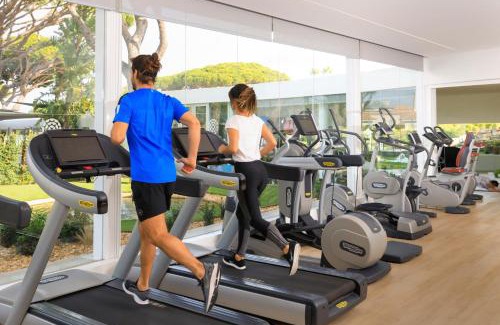 Vale do Lobo Resort | Vale Do Lobo Resort: Oceanfront Retreat with Spa & Pools