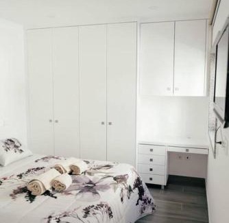 Espinho House | Oceanfront Vale Do Mar House with 9.5/10 Guest Rating