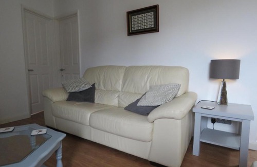 Llancarfan House | Welcoming 3-Bed Cottage Near Cardiff - Guest Rated 9.5/10