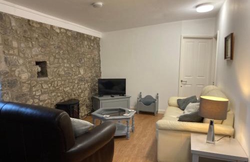 Llancarfan House | Welcoming 3-Bed Cottage Near Cardiff - Guest Rated 9.5/10