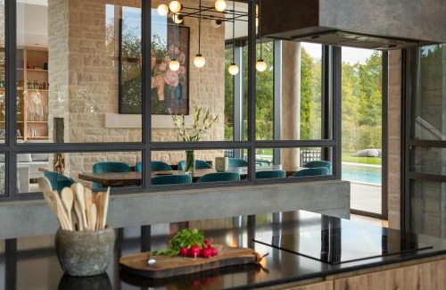 Radetici Villa | Valens Residence: Family-Friendly Retreat with Pool & Hot Tub