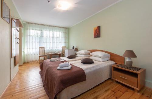 Jurmala Hotel | Valensija: Pet-Friendly Haven with Hot Tub & Breakfast