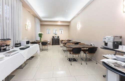 Jurmala Hotel | Valensija: Pet-Friendly Haven with Hot Tub & Breakfast