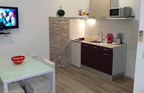 Valbandon Apartment | Valentina: Beachside Haven with Ocean Views & Modern Amenities