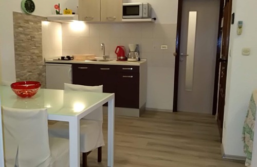 Valbandon Apartment | Valentina: Beachside Haven with Ocean Views & Modern Amenities