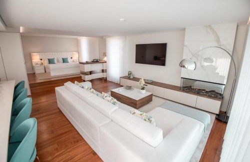Creixomil Apartment | Valentina Residence by GuimaGold