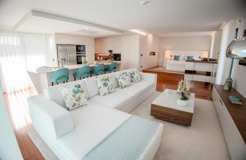 Creixomil Apartment | Valentina Residence by GuimaGold