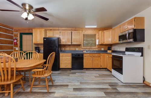 Lookout Mountain Cabin | Guest Rated: Valentine Drive Cabin 1 with Kitchen & Breakfast