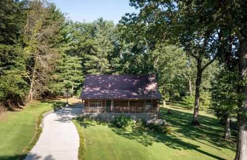 Lookout Mountain Cabin | Guest Rated: Valentine Drive Cabin 1 with Kitchen & Breakfast