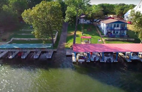 Kingsland House | Relax at Valentine Lakeside with Pool and Spa Access