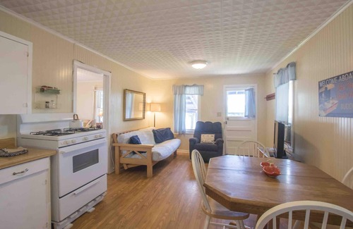 Kingsland Cottage | Relaxing Retreat at Valentine Lakeside - Cottage 9