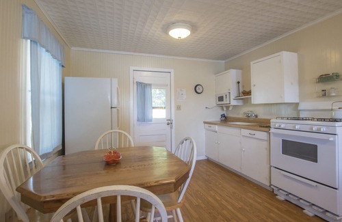 Kingsland Cottage | Relaxing Retreat at Valentine Lakeside - Cottage 9
