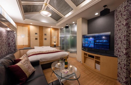 Kasama Hotel | Valentine Resort: Eco-Friendly Retreat with Breakfast & Hot Tub