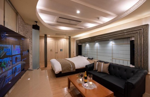 Kasama Hotel | Valentine Resort: Eco-Friendly Retreat with Breakfast & Hot Tub