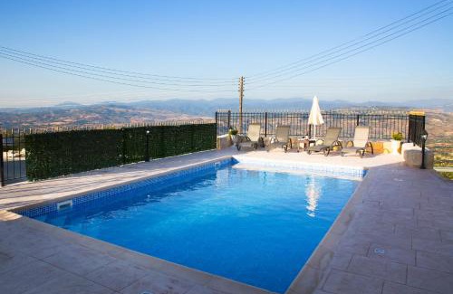 Theletra House | Valentine's House: Rated 9/10 with Pool & Family Amenities