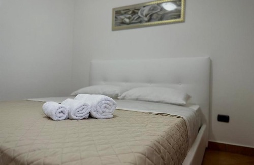 Capodrise Apartment | Exceptional Valentino Bed And Breakfast with Spa and Dining