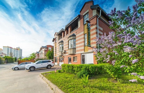 Yuntolovo Bed & Breakfast | Valeria Mini Hotel: Guest Rated 9/10 with Pool & Breakfast