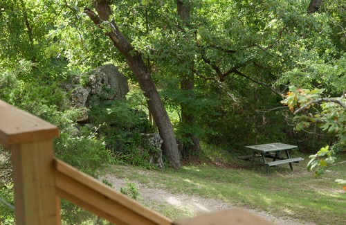 Eureka Springs Cabin | Guest Rated 10/10: Valerian Cabin at Lake Lucerne Resort