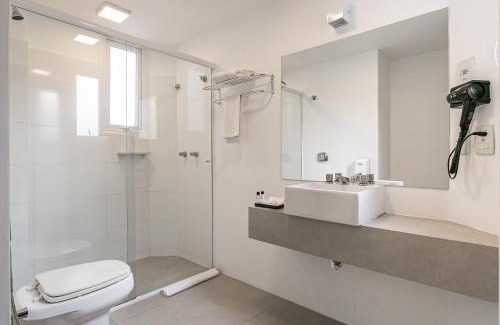 Centro Hotel | Pet-Friendly Valerim Florianópolis with Breakfast & Dining