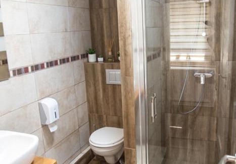 Sura Mica House | Budget-Friendly Valery House with Kitchen & Child Amenities