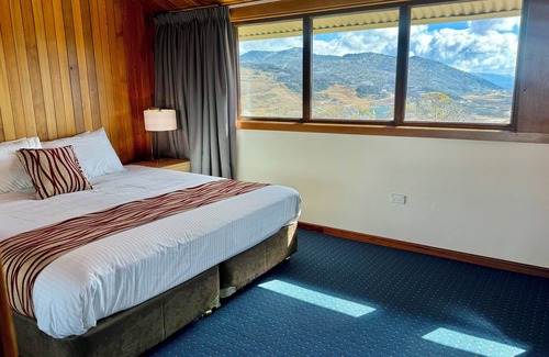 Perisher Valley Cabin | Explore Valhalla Lodge Perisher: Guest Rated 9.8/10